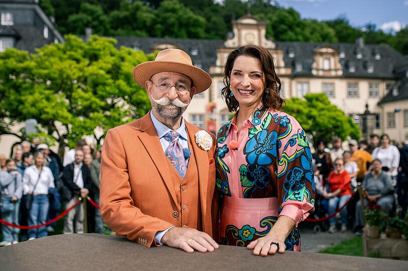 Horst Lichter und Wendela Horz sind ein eingespieltes Team, immerhin ist die Goldschmiedin und Gemmologin schon seit 2017 als Expertin bei "Bares für Rares" dabei. Horst Lichter und Wendela Horz sind ein eingespieltes Team, immerhin ist die Goldschmiedin und Gemmologin schon seit 2017 als Expertin bei "Bares für Rares" dabei.