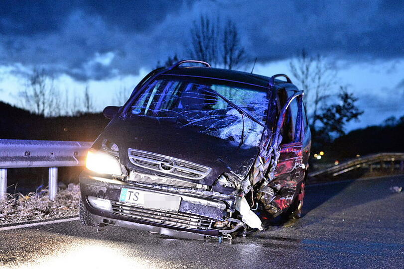 Unfallflucht am Chiemsee: Die Bilder vom Unfallort und von der Suchaktion.