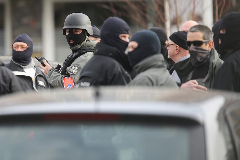 In Brüssel kam es zu einer Schießerei zwischen Polizisten und Terrorismusverdächtigen.