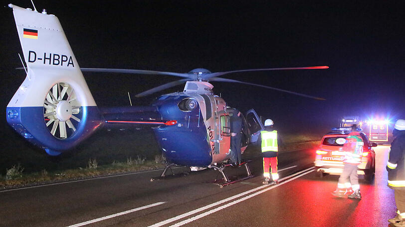 Tragischer Unfall auf der B12 - die Bilder vom Lösch- und Bergungseinsatz.