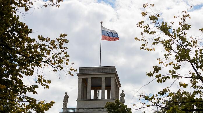 Bei einem Empfang der russischen Botschaft zum Jahrestag des Sieges über Nazi-Deutschland waren auch einige deutsche Politiker vor Ort.