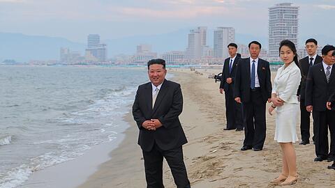 Machthaber Kim Jong Un weiht eine neue Touristenanlage an der nordkoreanischen Ostküste ein.
