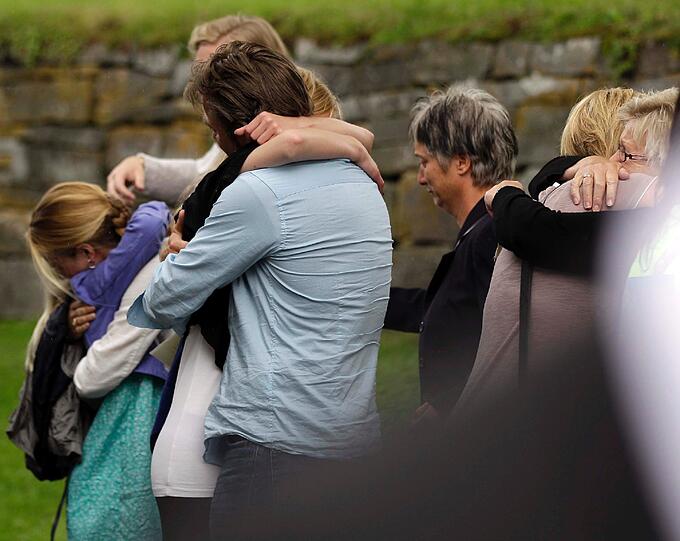 Ein Land trauert um seine toten Kinder. Norwegen steht nach den Doppel-Anschlägen unter Schock - die Bilder.