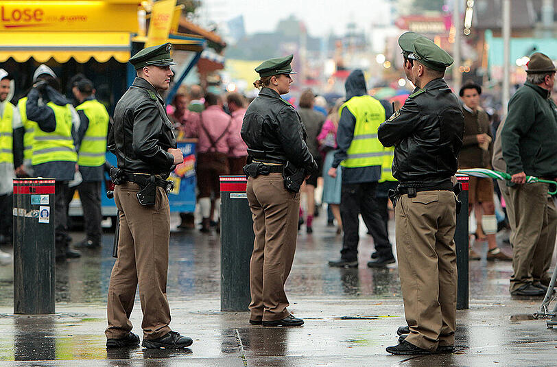 Schläger, Grapscher, Diebe - der ganz normale Wahnsinn für die Münchner Polizei auf dem Oktoberfest.