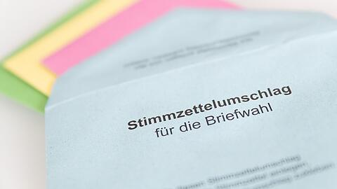 Bei der Briefwahl zur Bundestagswahl 2025 gibt es zahlreiche Dinge zu beachten. (Symbolbild)