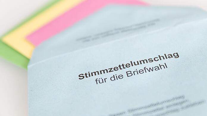 Bei der Briefwahl zur Bundestagswahl 2025 gibt es zahlreiche Dinge zu beachten. (Symbolbild)