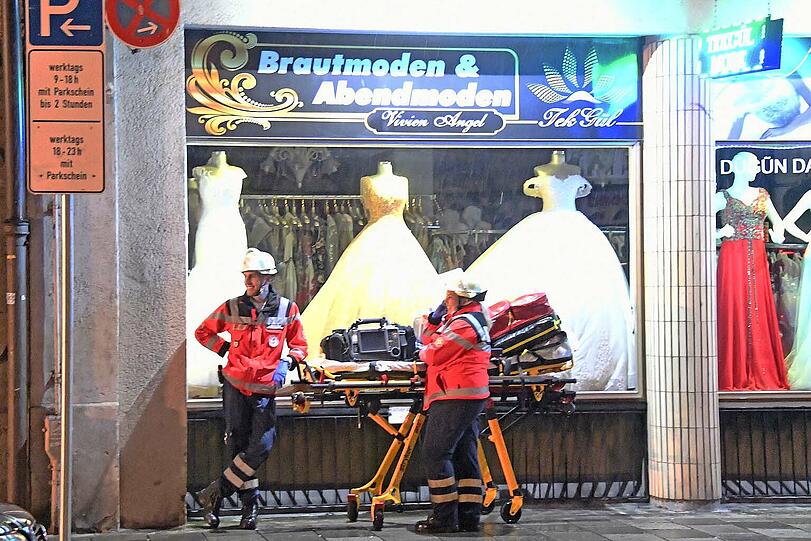 Nach einem Saunabrand in einem Münchner Hotel müssen sechs Gäste ins Krankenhaus.