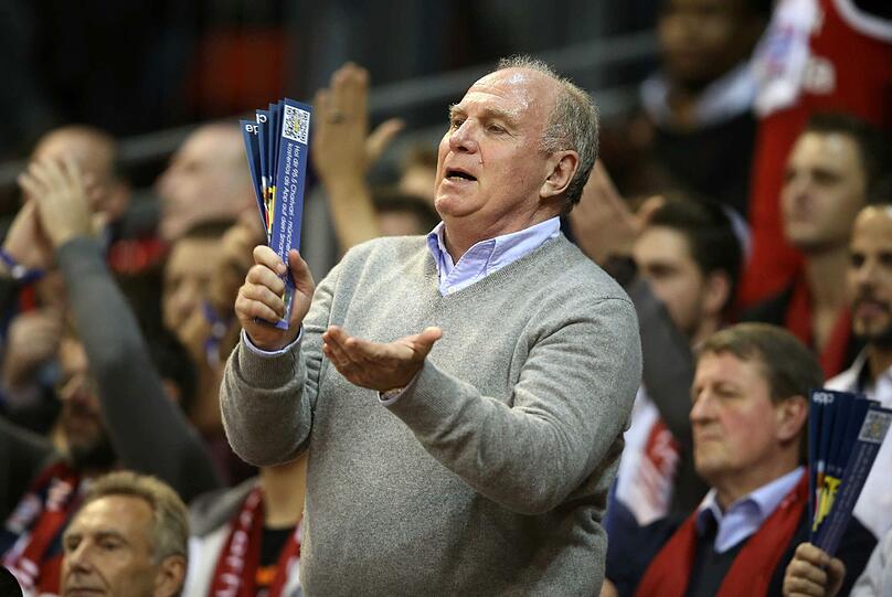 8. August 2016: Hoeneß kündigt seine Rückkehr zum FC Bayern als Präsident an.
