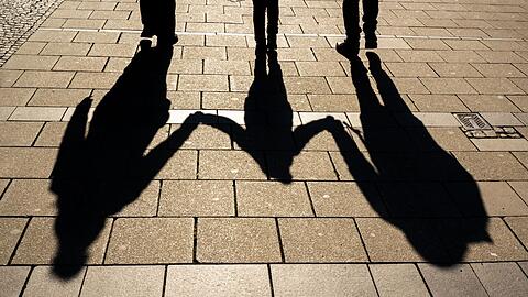 Laut Bundesfamilienministerin Paus hätten etwa 60.000 Familien infolge der Neuregelung keinen Anspruch auf Elterngeld mehr.