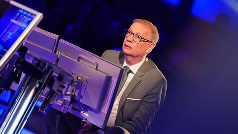 Günther Jauch bittet bei "Wer wird Millionär?" um die Antwort auf eine Frage zur deutschen Bevölkerung.