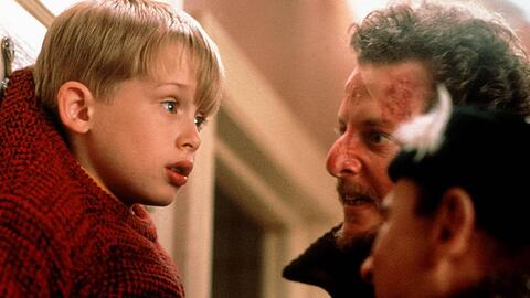 Rache für Teil eins? Macaulay Culkin, Daniel Stern und Joe Pesci (v.l.) 1990 in "Kevin - Allein zu Haus".