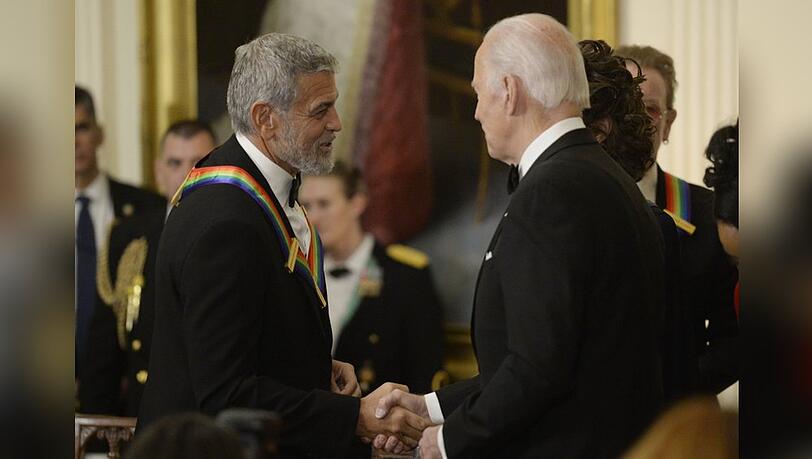 George Clooney und Joe Biden im Dezember 2022 im Weißen Haus in Washington.