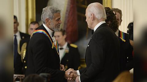 George Clooney und Joe Biden im Dezember 2022 im Weißen Haus in Washington.