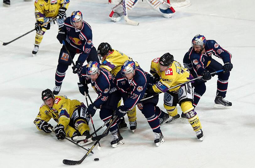 Hart gekämpft, alles gegeben, drei Punkte geholt: Der EHC Red Bull München beim 4:2 gegen Krefeld.
