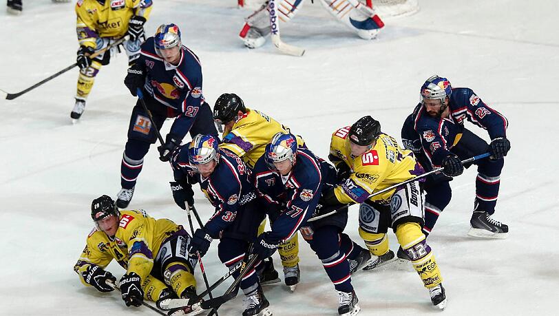 Hart gekämpft, alles gegeben, drei Punkte geholt: Der EHC Red Bull München beim 4:2 gegen Krefeld. Hart gekämpft, alles gegeben, drei Punkte geholt: Der EHC Red Bull München beim 4:2 gegen Krefeld.