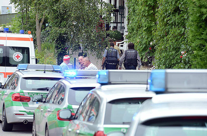 Sehen Sie in unserer Fotostrecke die Bilder vom Polizeieinsatz im Seniorenheim.