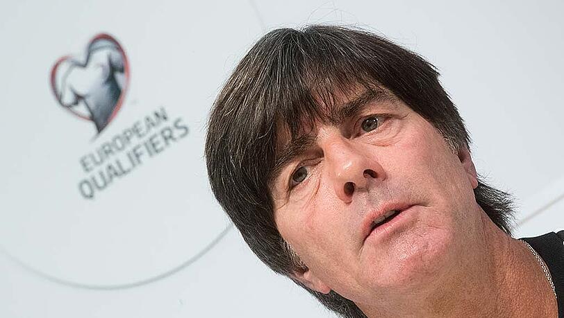 Bundestrainer Jogi Löw ist vor dem Spiel gegen die Nordiren zuversichtlich - schreibt den Gegner allerdings nicht ab. Bundestrainer Jogi Löw ist vor dem Spiel gegen die Nordiren zuversichtlich - schreibt den Gegner allerdings nicht ab.