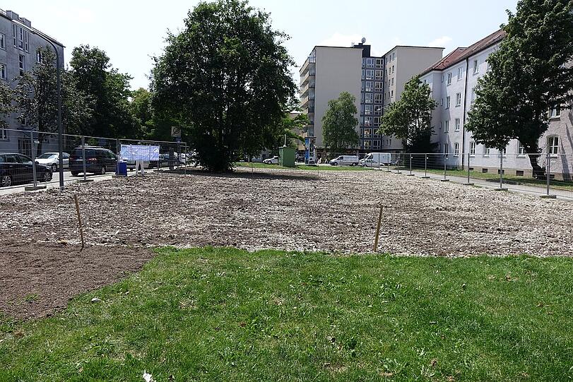 Noch sieht man nichts. Nächstes Jahr blühen hier Kornblumen, Mohn und Königskerzen. Foto: LBV