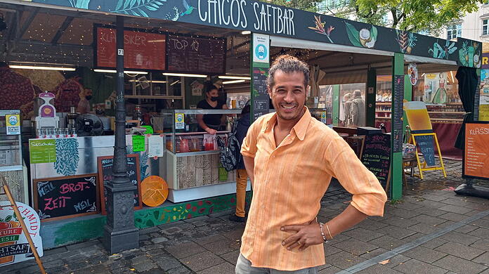 Chico vor seinem Stand.