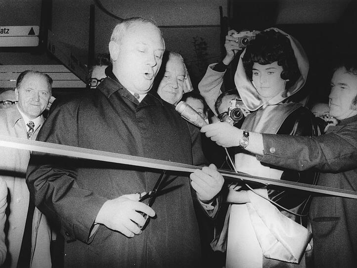 19. Oktober 1971: Die Münchner U-Bahn startet ihren Betrieb. Bundesverkehrsminister Georg Leber bei der Eröffnung.