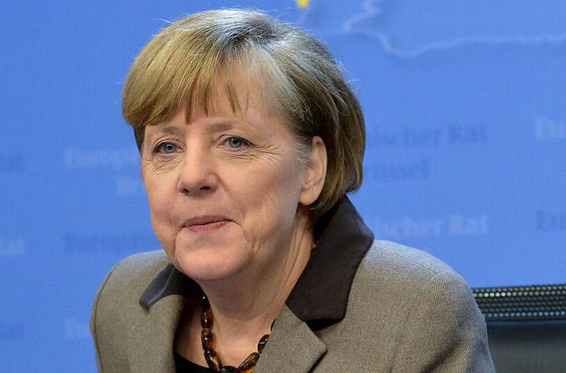 Kanzlerin Angela Merkel (CDU): Klassensprecherin Angela zeigt konstante Leistungen: Sie ist nicht besser und nicht schlechter wie jedes Jahr. Sie ist leistungsbereit und talentiert, neigt aber bei Eigeninitiative und Wortmeldungen zur Zurückhaltung. Beliebtheit: 71 Prozent (Deutschlandtrend).