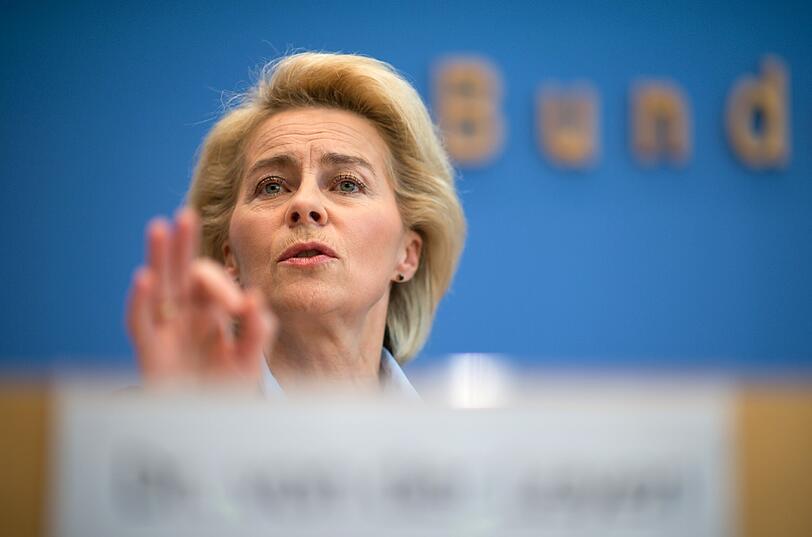 Verteidigungsministerin Ursula von der Leyen will den IS, die "Wurzeln des Hasses" bekämpfen. Eine Zusammenarbeit mit den Truppen des syrischen Präsidenten Assad sei aber nicht geplant.