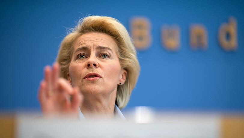Verteidigungsministerin Ursula von der Leyen will den IS, die "Wurzeln des Hasses" bekämpfen. Eine Zusammenarbeit mit den Truppen des syrischen Präsidenten Assad sei aber nicht geplant. Verteidigungsministerin Ursula von der Leyen will den IS, die "Wurzeln des Hasses" bekämpfen. Eine Zusammenarbeit mit den Truppen des syrischen Präsidenten Assad sei aber nicht geplant.