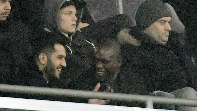Clarence Seedorf neben dem Bruder von Hasan Ismaik in der Allianz Arena. Clarence Seedorf neben dem Bruder von Hasan Ismaik in der Allianz Arena.