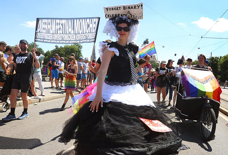 Bunte Parade in München: Die Bilder vom Christopher Street Day 2022.