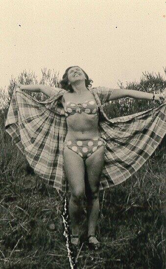 Ruth Megary war in den 1940er-Jahren eine der ersten Bikini-Trägerinnen in Deutschland. Ruth Megary war in den 1940er-Jahren eine der ersten Bikini-Trägerinnen in Deutschland.