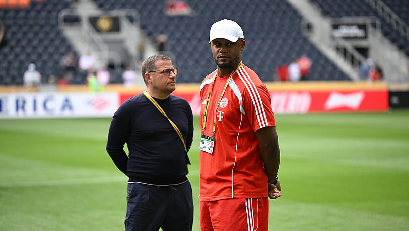 Max Eberl (l.), der Sportvorstand des FC Bayern, und Trainer Vincent Kompany bei der Klub-WM in den USA. Der Bayern-Kosmos wartet gespannt auf weitere Neuzugänge für den Rekordmeister.