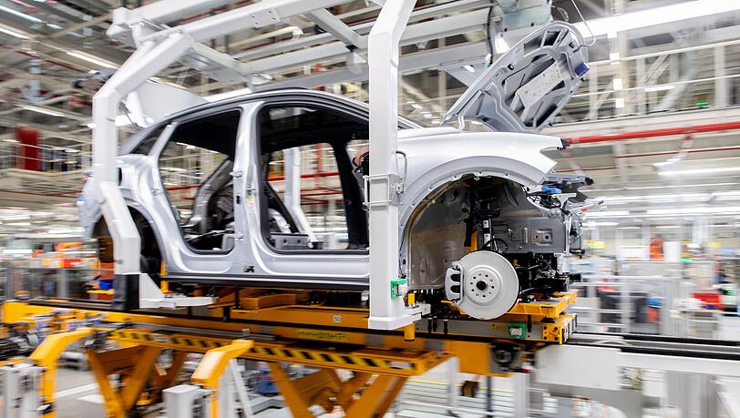 Die deutsche Autoindustrie schaut positiver in die Zukunft. (Symbobild) Die deutsche Autoindustrie schaut positiver in die Zukunft. (Symbobild)