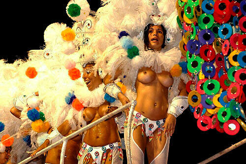 Auch diese Stadt wird jedes Jahr zu einer einzigen ausgelassenen Party - Wenn der Karneval in Rio rockt. Blanke Brüste, Federn, wunderschöne Frauen: Die Tanzschulen am Zuckehut kämpfen stets um die besten Bewertungen. Die heißen Bilder der schönsten Hüftschwünge aus Rio...