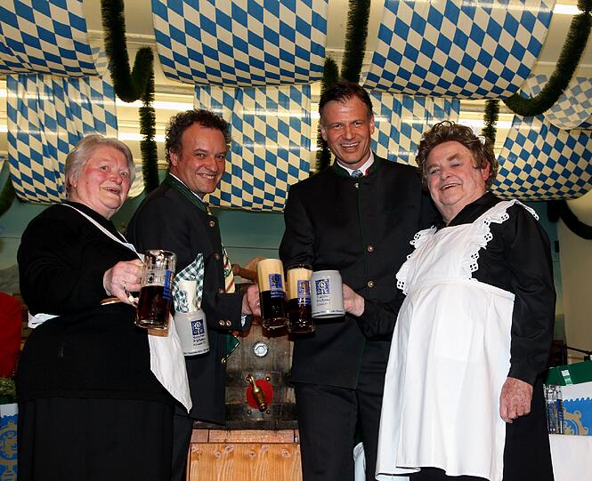 Richard Süßmeier als Kellnerin "Maria": Die Bilder vom Starkbier-Anstich im Augustinerkeller