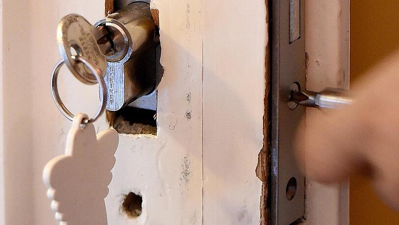 Abzocke pur: Wieder einmal hat ein Schlüsseldienst eine Notlage ausgenutzt, um eine horrende Rechnung zu stellen. Abzocke pur: Wieder einmal hat ein Schlüsseldienst eine Notlage ausgenutzt, um eine horrende Rechnung zu stellen.