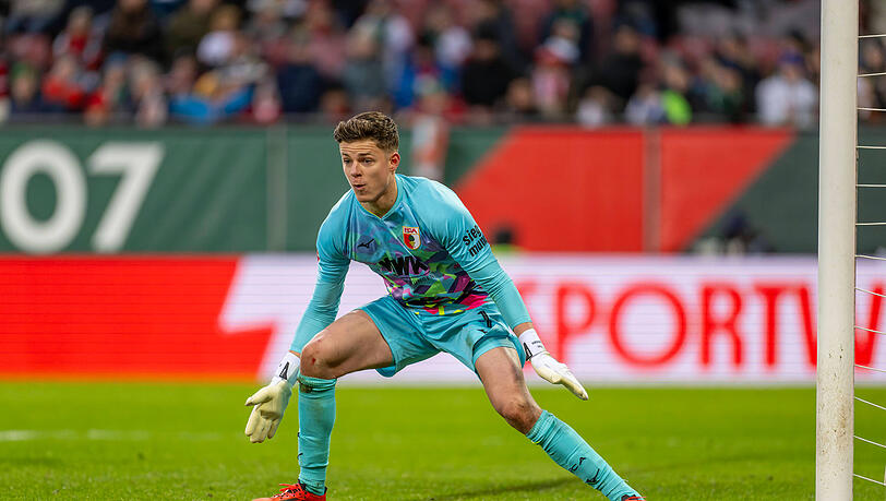 Steht beim DFB-Team auf Abruf: FCA-Keeper Finn Dahmen. Steht beim DFB-Team auf Abruf: FCA-Keeper Finn Dahmen.