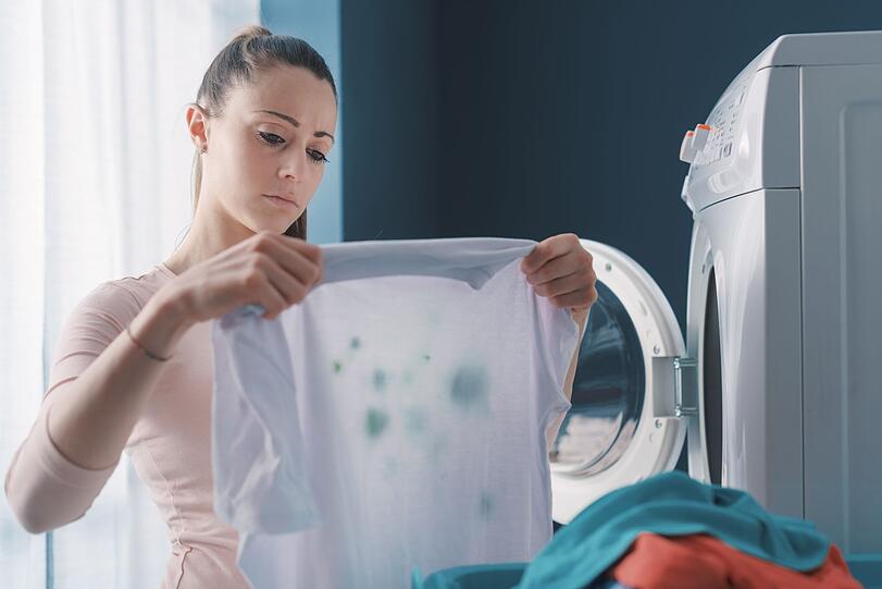 Naturprodukte sind aus vielerlei Hinsicht herk&ouml;mmlichen Waschmitteln vorzuziehen. Denn sie sind nachhaltig, umweltfreundlich, hautvertr&auml;glich und oft kostenlos. Dennoch gibt es auch Vorbehalte. Denn bei sehr hartn&auml;ckigen Verschmutzungen helfen meist nur herk&ouml;mmliche Waschmittel oder eine Vorbehandlung einzelner Flecken mit Gallseife.