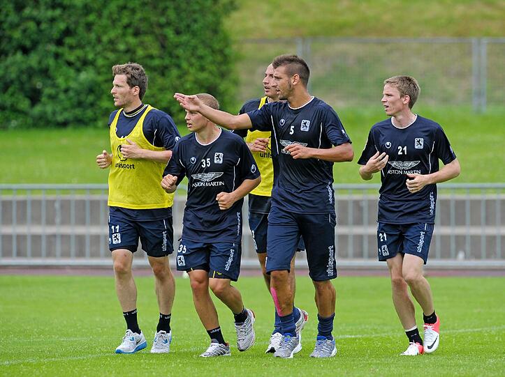 Sprinten steht bei den Löwen auf dem Programm: So hart schuften die Spieler im Trainingslager in Oberstaufen.