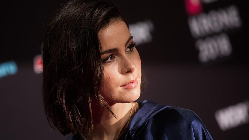Nach acht Jahren Beziehung haben sich Lena Meyer-Landrut und ihr Freund Max getrennt.