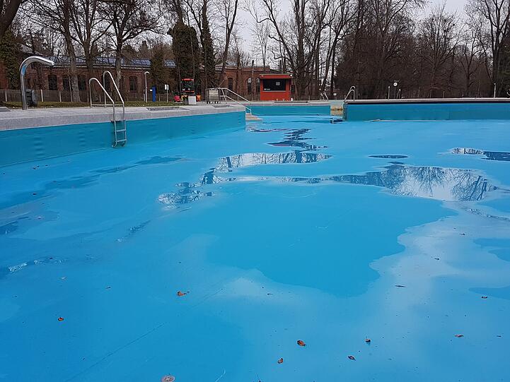 Der Nichtschwimmerbereich im Maria Einsiedel ist schon gereinigt.
