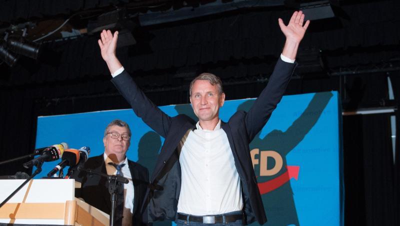 Björn Höcke (r), Vorsitzender der AfD in Thüringen, vor seiner Rede zum Wahlkampfauftakt der Partei vor der Landtagswahl in Sachsen. Björn Höcke (r), Vorsitzender der AfD in Thüringen, vor seiner Rede zum Wahlkampfauftakt der Partei vor der Landtagswahl in Sachsen.