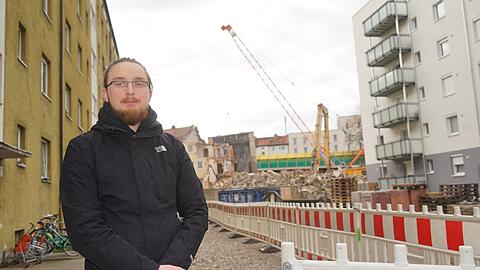 Am Candidplatz ist Untergiesing sichtbar im Wandel: Links neben Max Heisler alte Wohnblöcke, rechts sanierte mit neuen Balkonen, im Hintergrund wird abgerissen und neu gebaut.