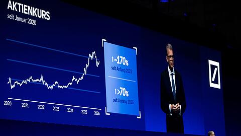 2025 hatte die Deutsche Bank mit gut 9,7 Milliarden Euro das h&ouml;chste Vorsteuerergebnis ihrer Geschichte erzielt.