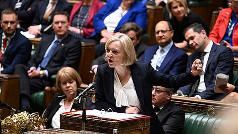 Die britische Premierministerin Liz Truss bei eier Fragestunde im Unterhaus.