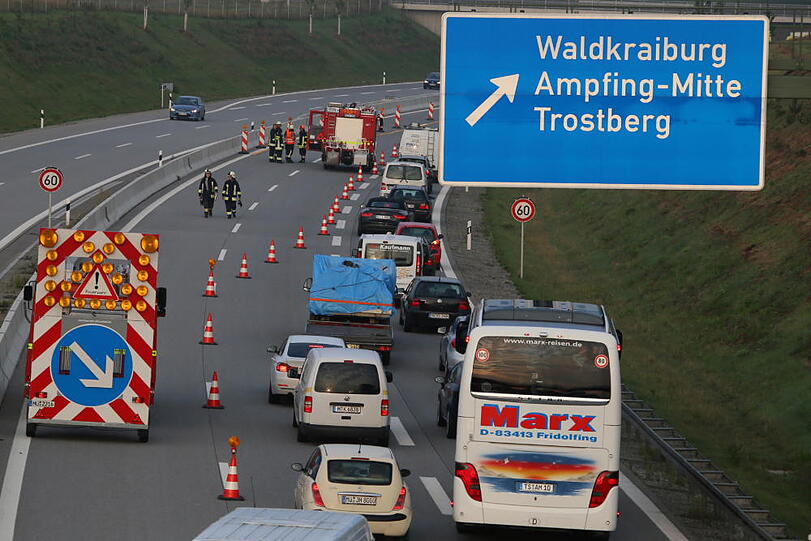 Ölspur auf der A94. Die Bilder vom Feuerwehreinsatz.