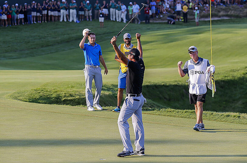 Da ist er drin. Große Freude bei Jason Day nach seinem Sieg beim PGA Championship.