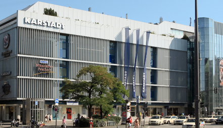 Mama-Aktion beim Karstadt an der Münchner Freiheit.