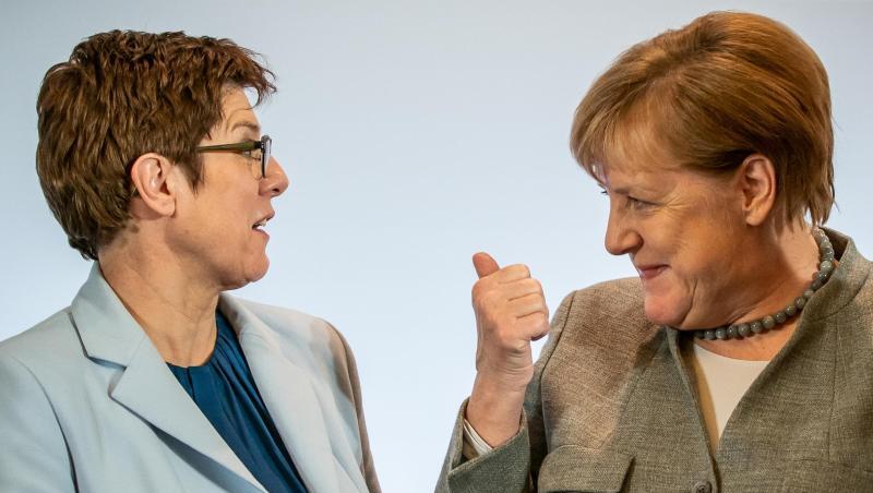 Annegret Kramp-Karrenbauer zusammen mit Kanzlerin Angela Merkel in Leipzig. Annegret Kramp-Karrenbauer zusammen mit Kanzlerin Angela Merkel in Leipzig.