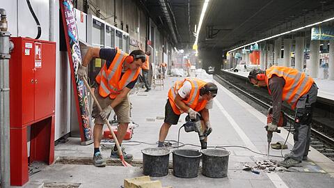 Arbeiter statt Fahrgäste: der S-Bahnsteig Hauptbahnhof am Sonntag.