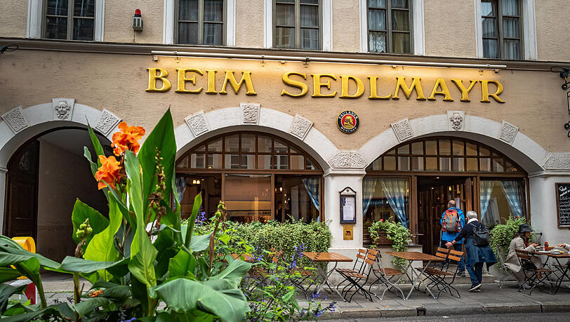 Traditionsreich und beliebt: "Beim Sedlmayr" in der Westenriederstraße am Viktualienmarkt. Traditionsreich und beliebt: "Beim Sedlmayr" in der Westenriederstraße am Viktualienmarkt.
